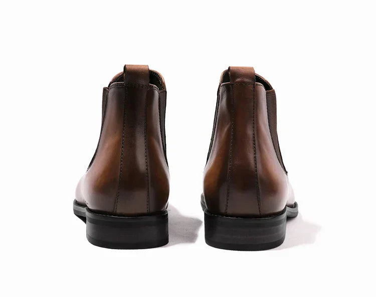 Elegante Bruine Leren Chelsea Boots met Puntige Neus