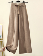 Comfortabele Gebreide Set - Mock Neck & Wijde Pijpen